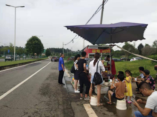 报料干货：景区流商摆摊设点 你怎舍得破坏这好风景？