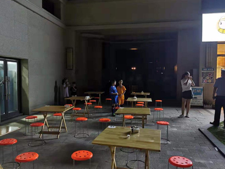 报料干货丨邛崃市：越门经营还放映？ 污染环境又违法！