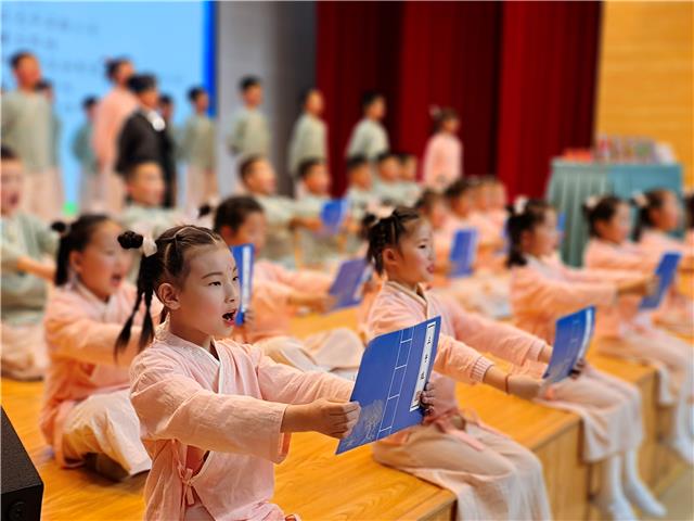 区光华实验小学开展第六届读书节系列展演活动