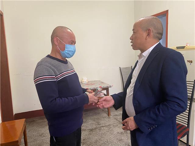 温江的哥曾暖心救人 如今患重病众人伸援手