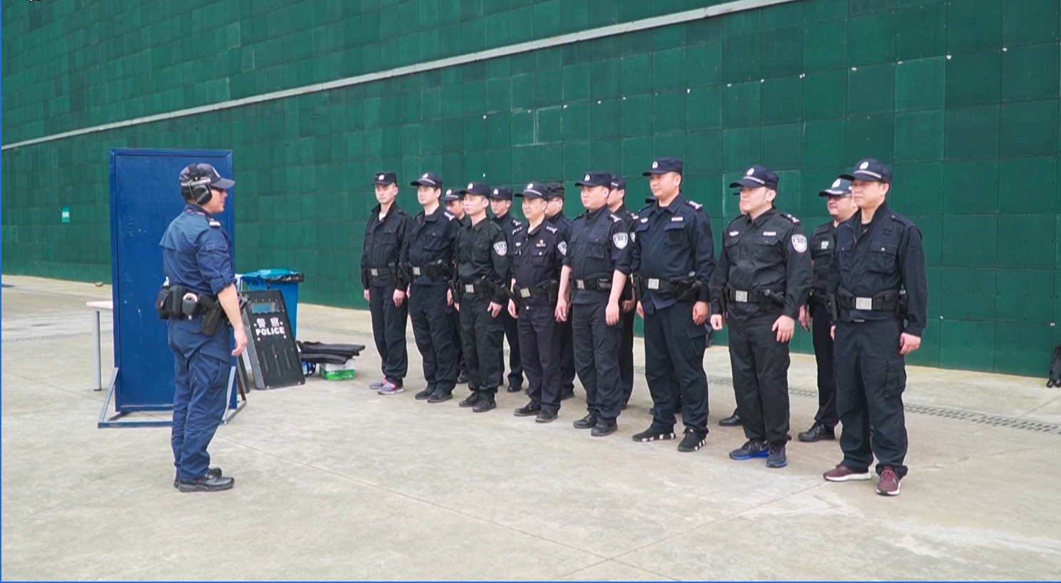 区公安分局组织民警开展实弹射击训练