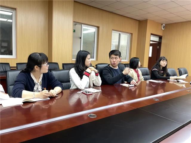 读党史 忆初心 担使命  光华实验中学开展党员教师读书交流活动