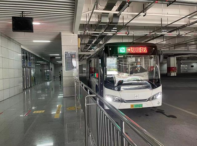 今天温江城南公交站正式投用