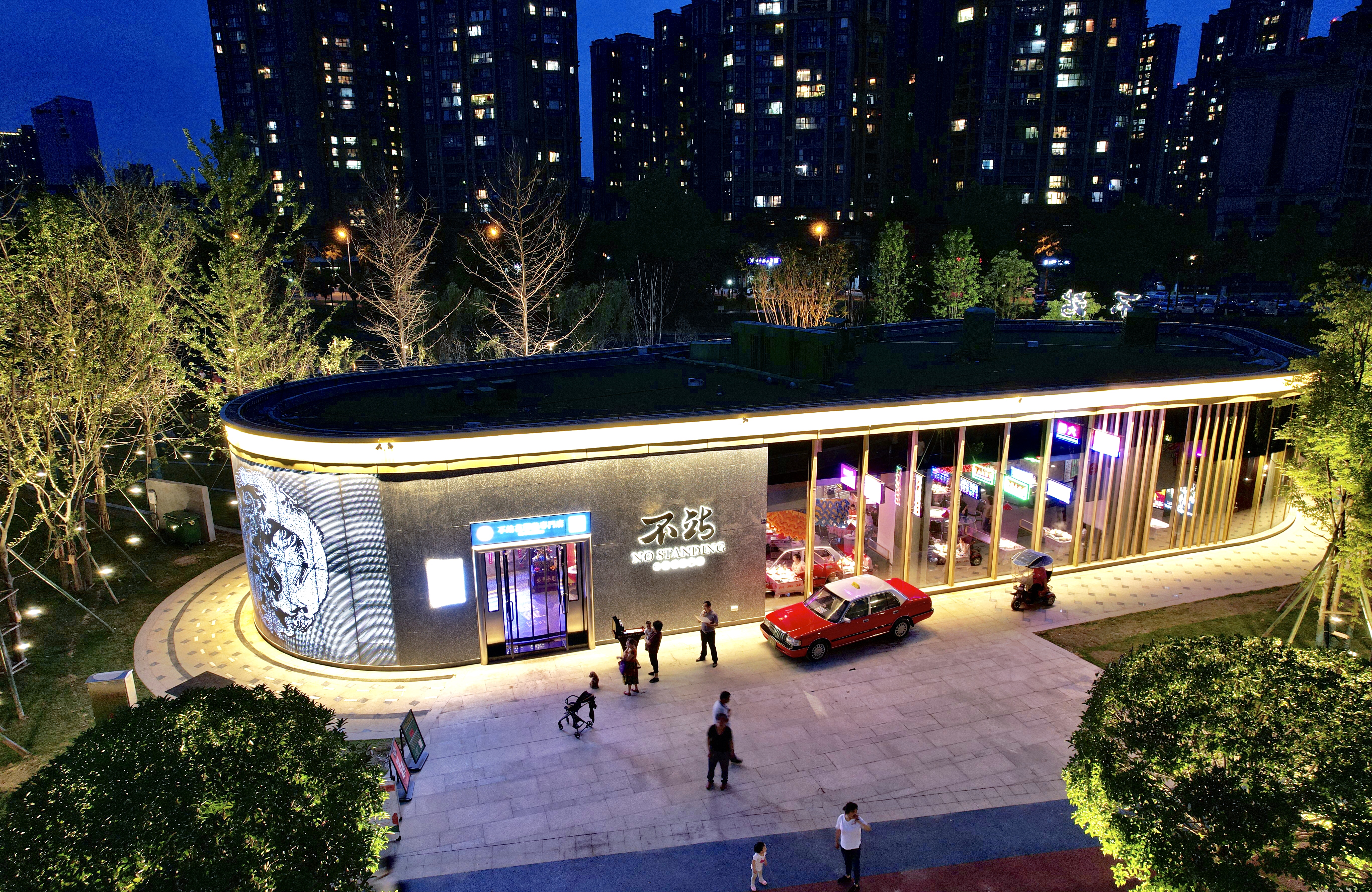 这样的夜景，你心动了吗？图据老王。