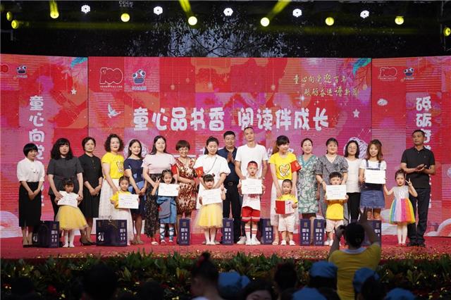 万春幼教集团开展学前教育宣传月进社区活动