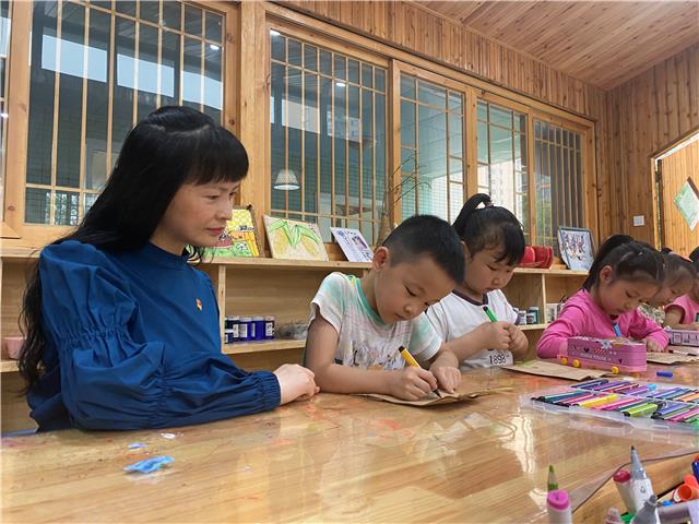 我身边的共产党员丨何煦：以爱育爱的园长妈妈