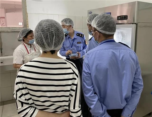 区市场监管局严把三道关口确保温江学子吃得放心