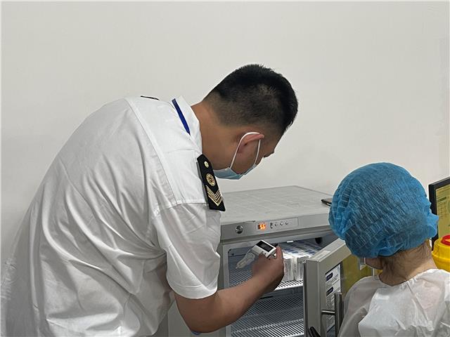 区卫生监督执法大队强化监督检查  护航疫苗接种安全