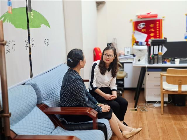 我身边的共产党员丨李燕：有事您说话 干群心贴心