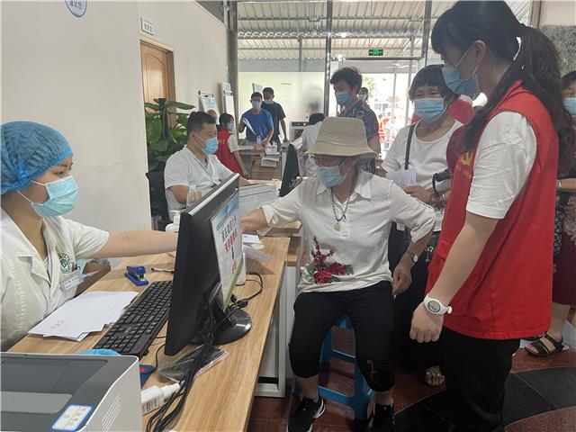 多措并举  方便60岁以上老人接种新冠疫苗