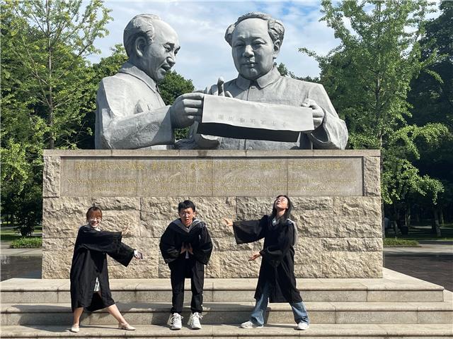 成都市第五人民医院医生写歌为毕业生送祝福