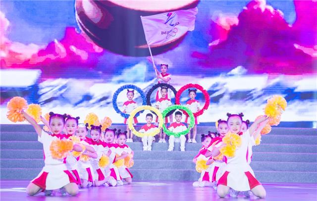 72名温江小学生与多国青少年同台演出迎冬奥