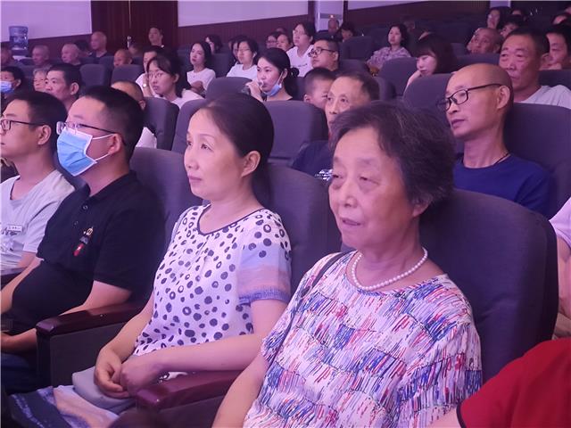 舞台剧《追寻温江星火》巡演走进涌泉街道
