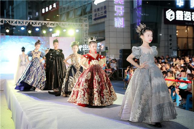 “点亮江安”社区文化艺术嘉年华开幕式暨江安社区首届儿童炫彩T台秀举行
