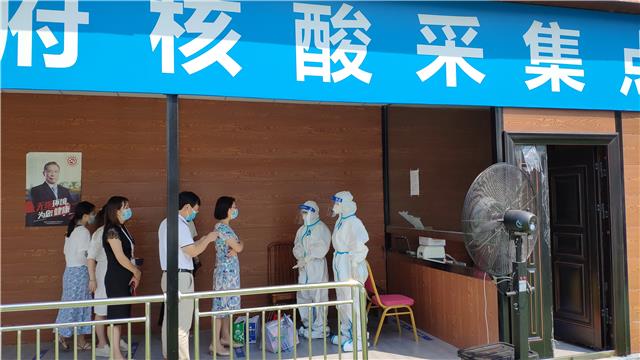 温江区卫健局慰问一线抗疫医护人员