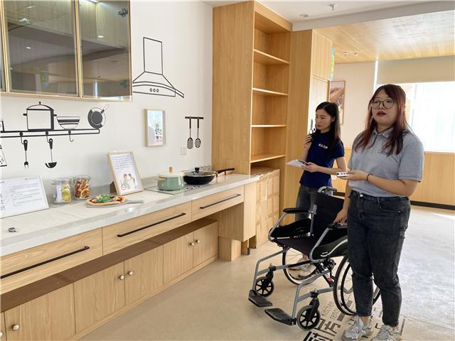 “这里是温江”直播走进公平街道红桥养老服务中心