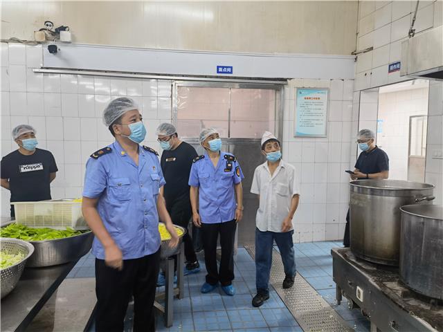 温江开展学校食堂及校园周边食品安全专项检查
