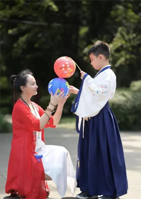 成都王府外国语学校：落实“双减” 布置中秋假期特色作业