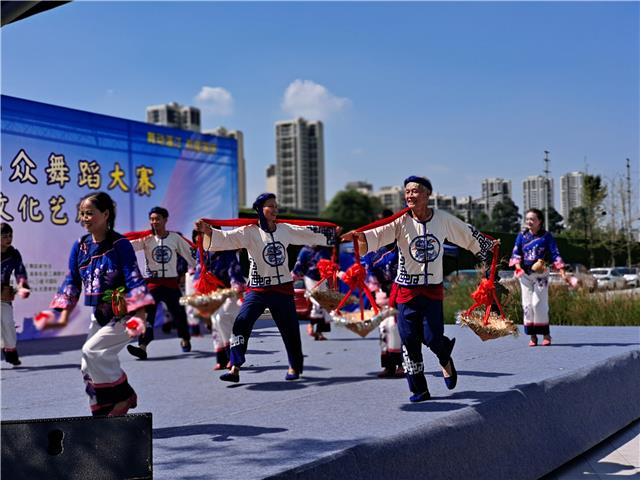 温江：丰富多彩活动喜迎国庆