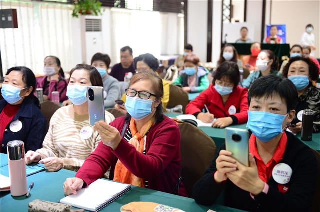 重阳节  这场关爱老人智慧生活的培训班火了