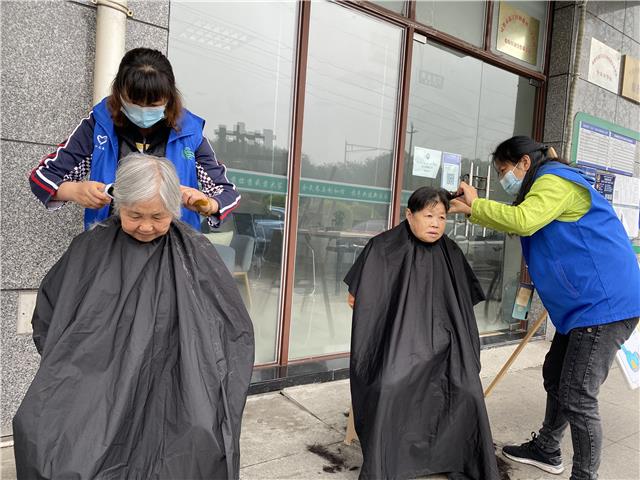 成都市慈善示范社区创建项目活动在和盛镇举行