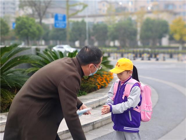 成都抗疫平凡英雄 | 罗建荣：在抗“疫”中诠释铮铮誓言