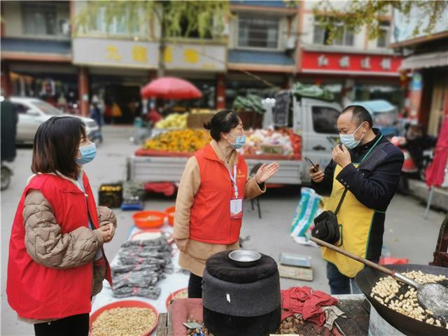 万春镇踏水桥社区：抗疫“两姑孃” 责任共担当