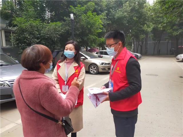成都抗疫平凡英雄 | 他用“党员红”守护“万春绿”
