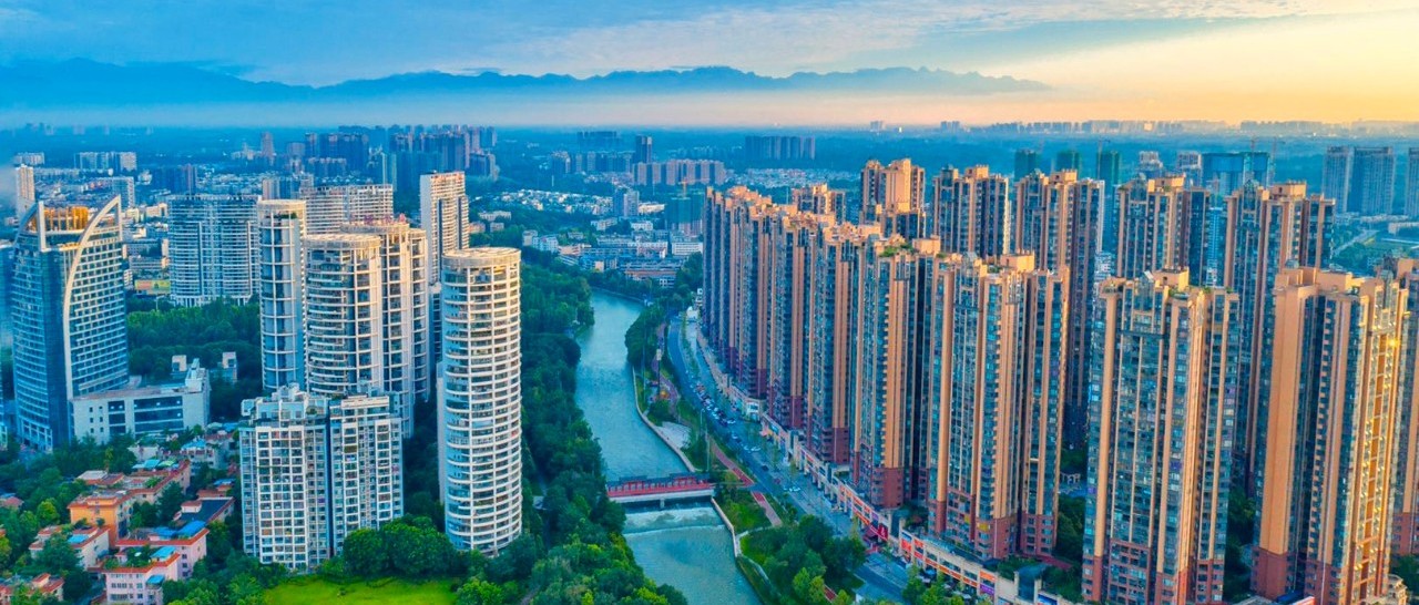 今天，区委常委会会议召开，强调了这些重点工作……