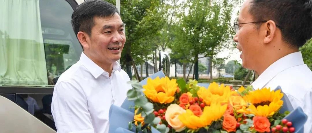 为党育人，为国育才，办人民满意的教育！王乾率队开展教师节看望慰问活动，强调营建知识和文化相融的教育氛围