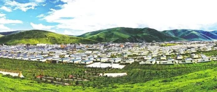 王乾会见甘孜州委常委、色达县委书记何飚一行，表示将持续增强对口支援力度，携手谱写民族团结进步、实现共同富裕新篇章