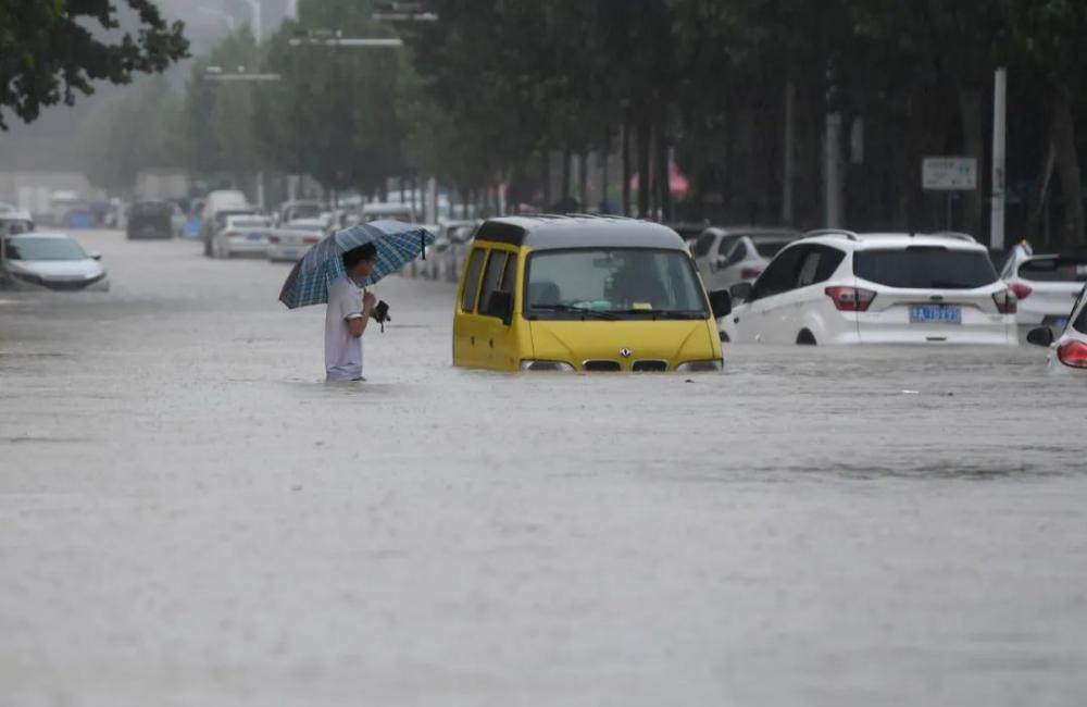 郑州暴雨已致12人遇难！国家防总将防汛应急响应提升至Ⅱ级