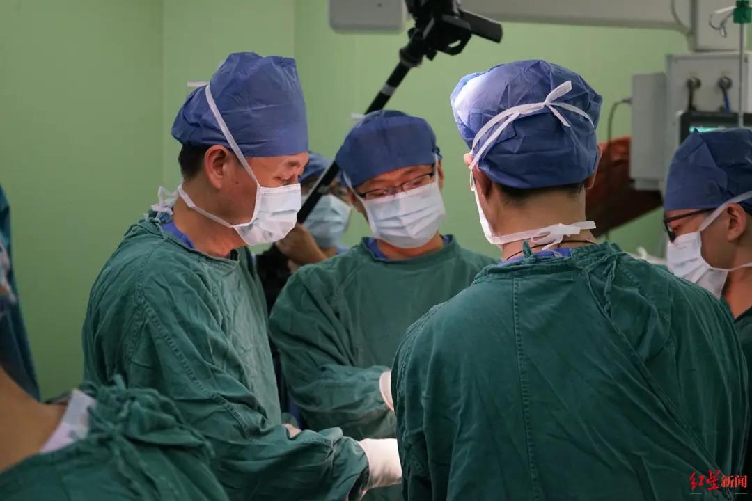 世界首例！华西医院3D打印人工膝关节植入成功！