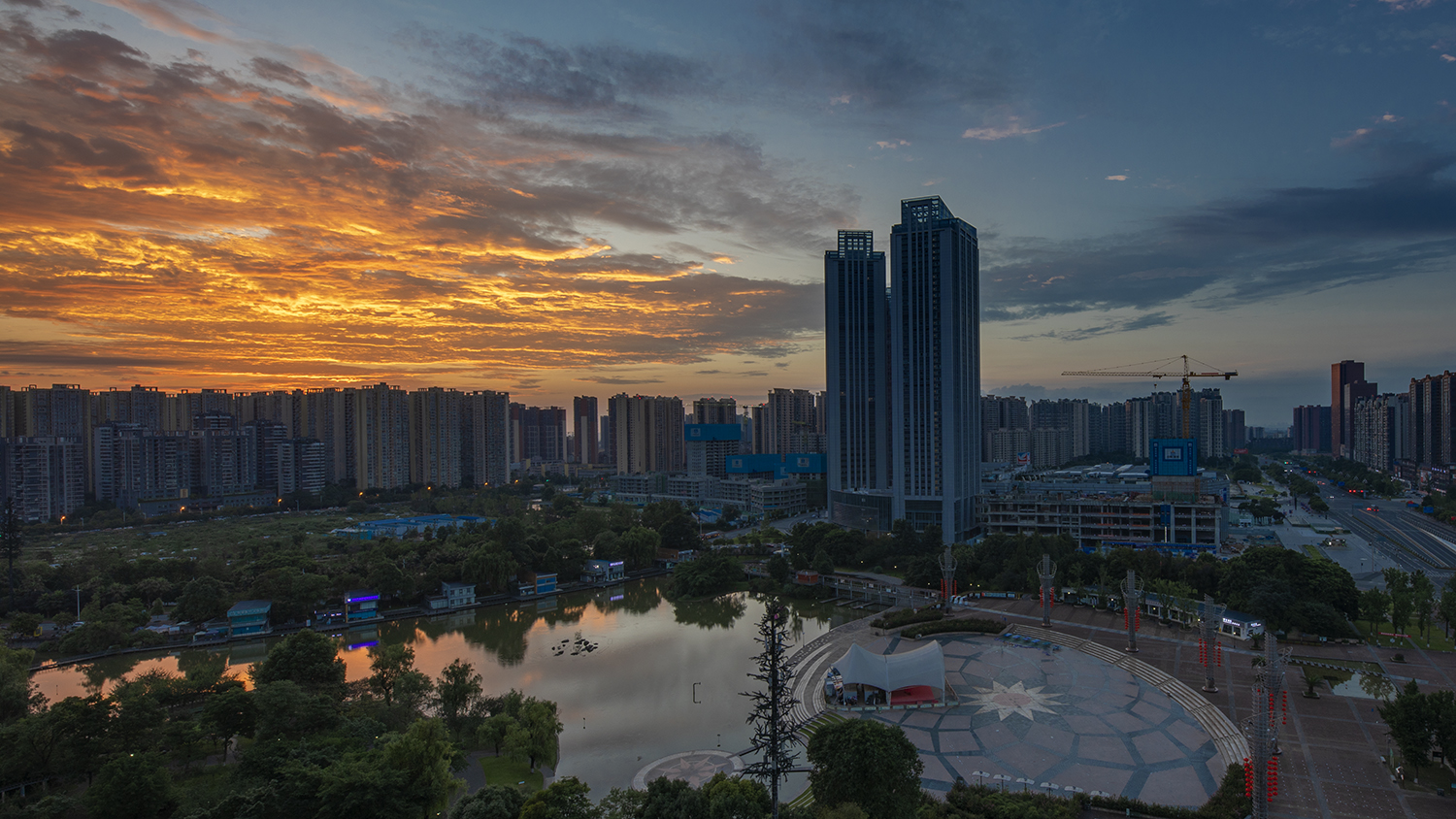 当早晨的朝霞染红东方的天空~图源 田相和