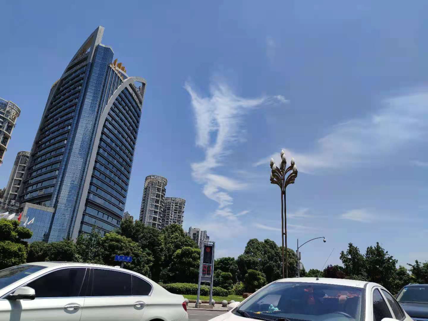 目之所及，晴空万里~图源 美青