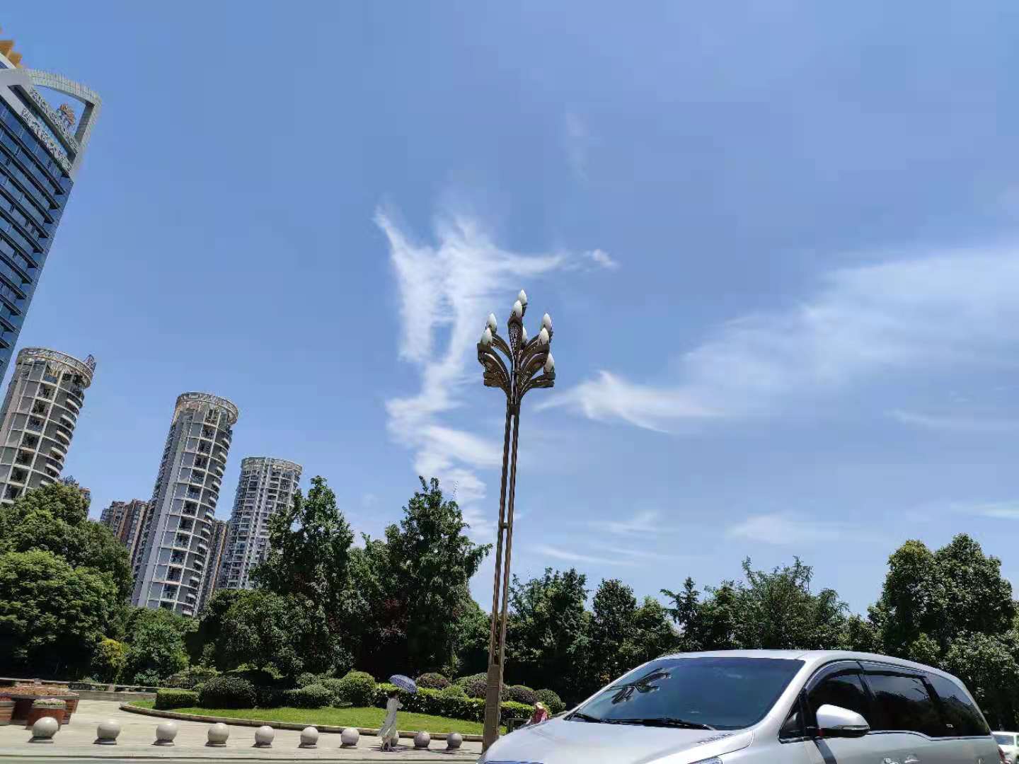 话说，你觉得这一片云像什么呢？~图源 美青