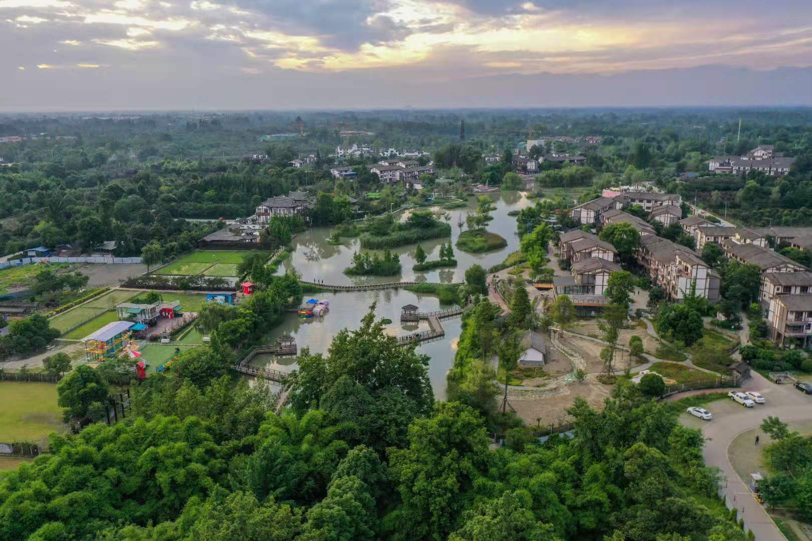 在幸福田园，有一片绝美的风景~图源 郭鉴