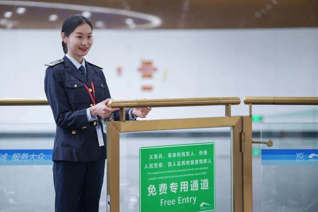 下周三起，他们可以免费坐地铁公交！