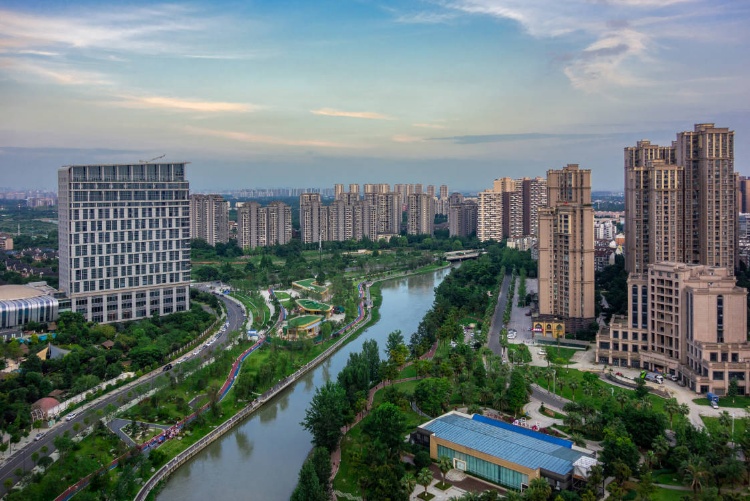 中共成都市委关于全面推进科技创新中心建设加快构建高质量现代产业体系的决定