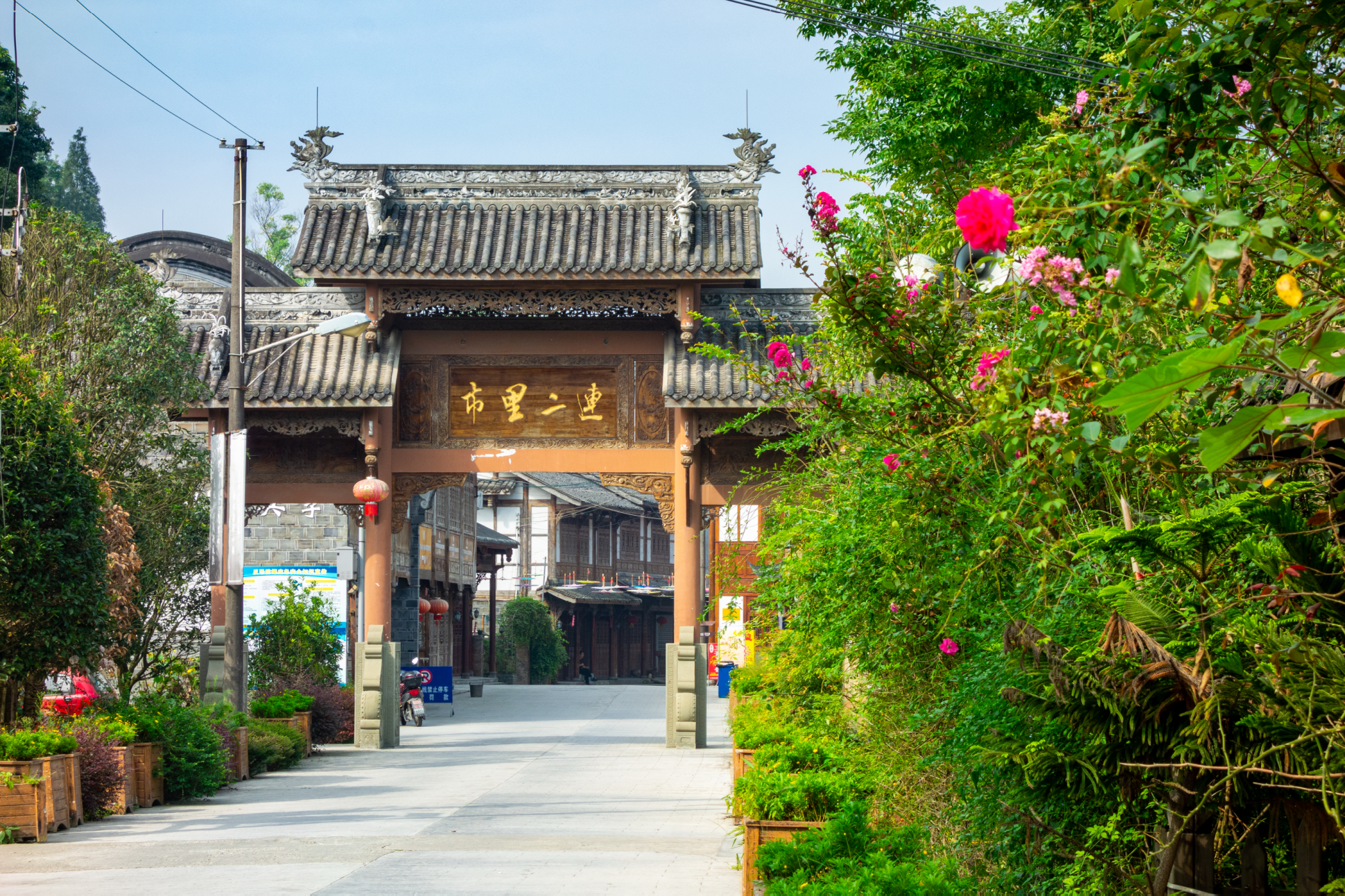 “一足踏二县，一市连二乡”  连二里市由此得名    图 @ 向实