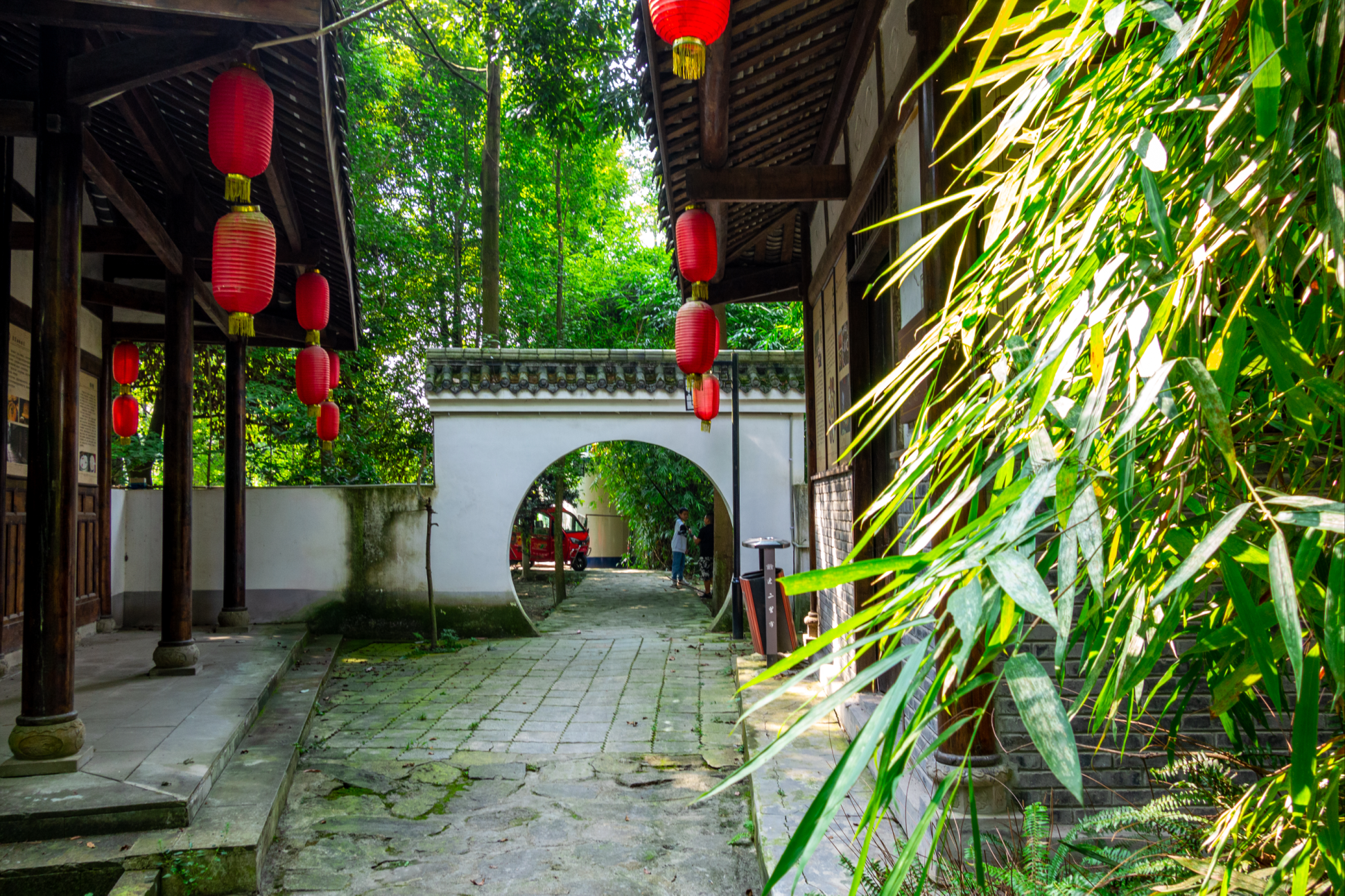 随意推开一扇门，便可邂逅川西庭院美景    图 @ 向实