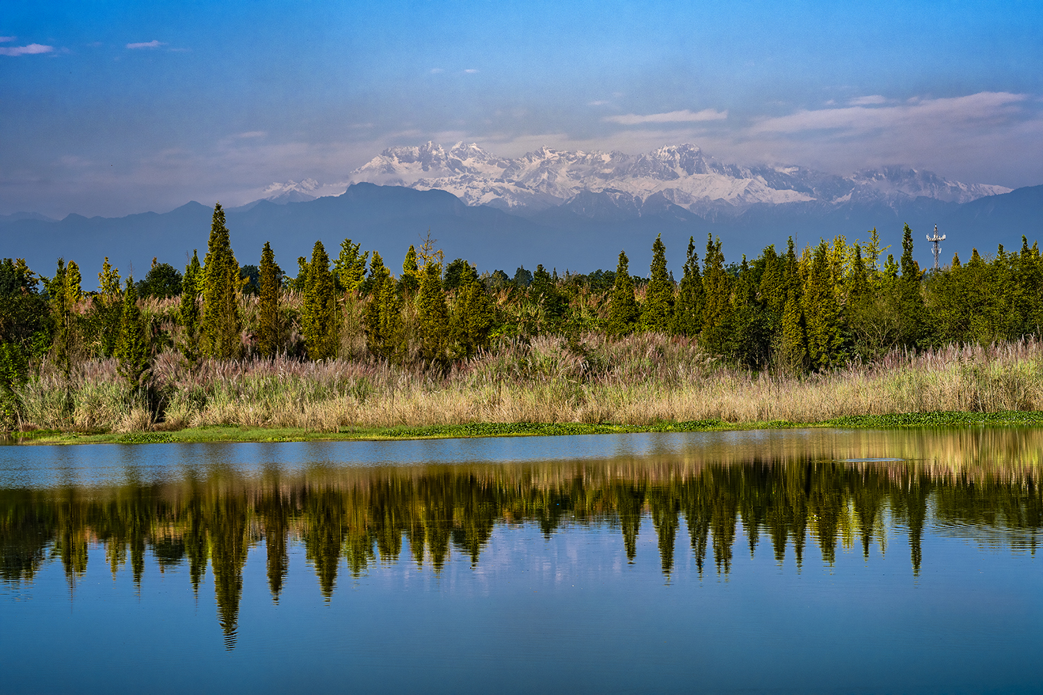 远能望雪山美景，近可听潺潺水声    图 @ 田相和