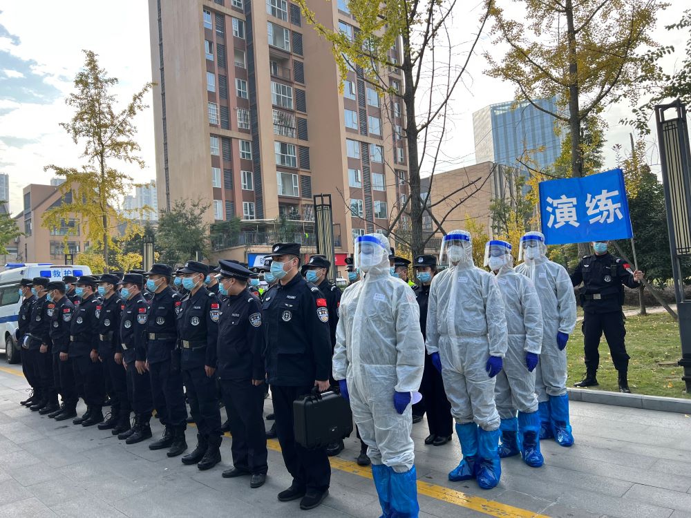 温江区开展新冠肺炎疫情防控小区（院落）封控演练