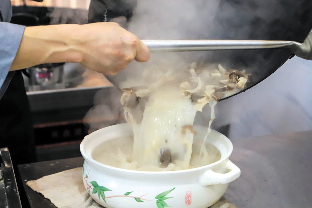 来一锅热腾腾的羊肉汤 感受最鲜活的“烟火气”