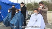点赞！成都温江“托尼老师”为一线防疫人员免费理发