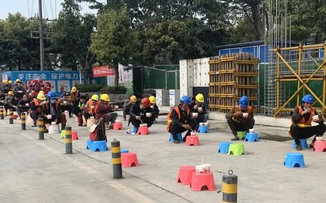 温江:“专班+专员”专啃硬骨头 助力企业“满血复活”