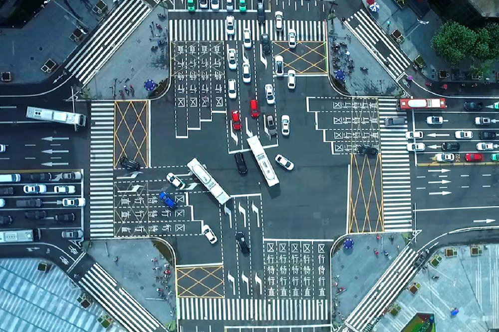 “双待”交通组织模式路口