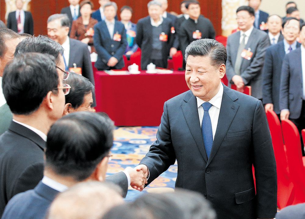 习近平在看望参加政协会议的文艺界社科界委员时强调  坚定文化自信把握时代脉搏聆听时代声音 坚持以精品奉献人民用明德引领风尚