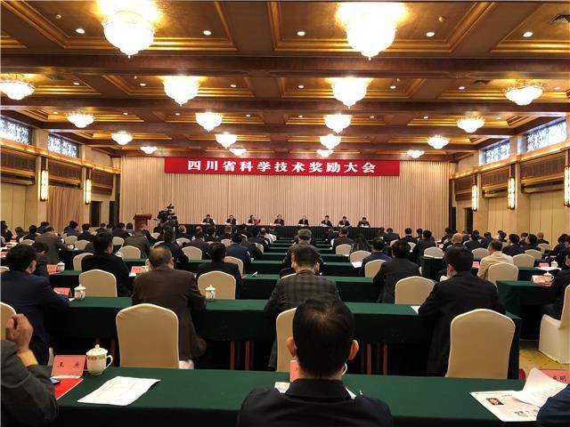 梁繁荣获奖 (1).jpg