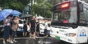 温江公交公司两台应急保障车投入使用，转移群众近50人